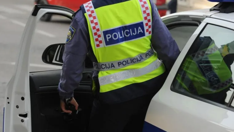 Zaposlenik Europskog parlamenta pse izgladnjivao, zlostavljao, pa im za nagradu davao hranu