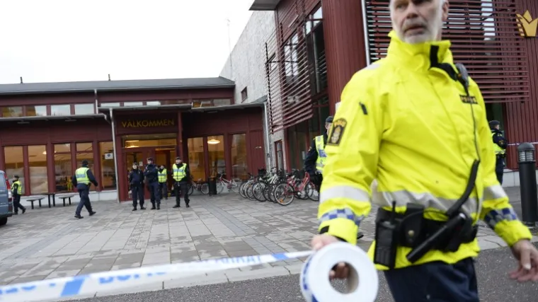 Dvojica silovala drogiranu ženu, a treći objavio snimku na Facebooku