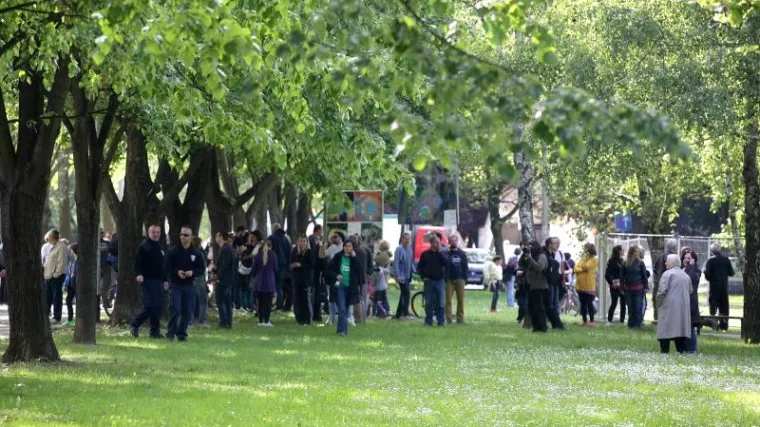 Napeto na Savici: interventna policija razdvaja zagovornike i protivnike radova u parku