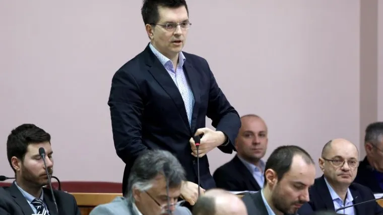 'Dok je HDZ na vlasti, ni čistačica se ne može zaposliti ako nije podobna'