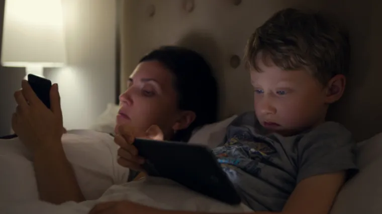 Mobitel mijenja strukturu mozga, a djeca postaju 'narkomani' i prije druge godine