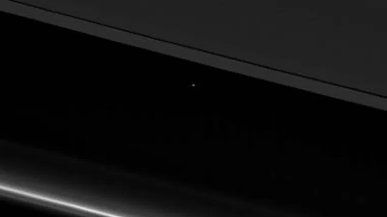 Svemirski brod Cassini fotografirao Zemlju između Saturnovih prstenova