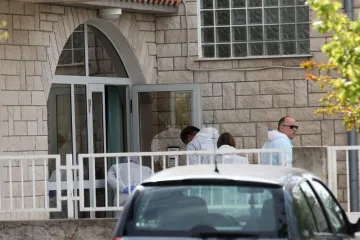 POLICIJSKA OPSADA KOD ŠIBENIKA: Nastavljen očevid na mjestu trostrukog ubojstva