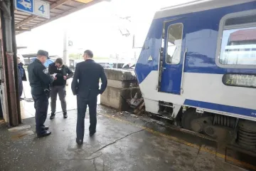 ŽELJEZNIČKA NESREĆA U ZAGREBU: Putnički vlak se bez kočenja na Glavnom kolodvoru zabio u betonski blok