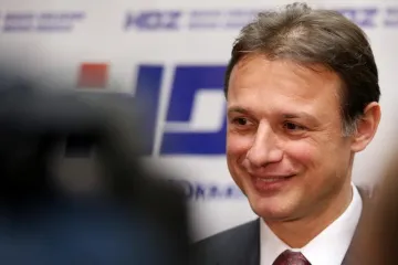 'Imamo 79 potpisa protiv Bože Petrova! On vi&scaron;e nema legitimitet... Imamo li dovoljno ruku i za novu Vladu? Na dobrom smo putu...'