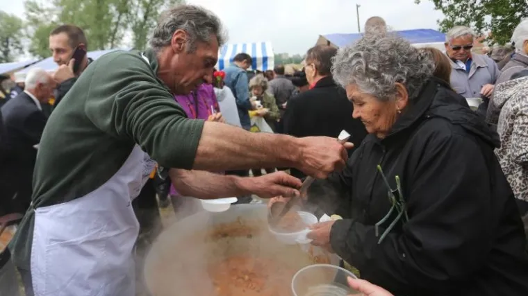 Bandić će podijeliti 60.000 porcija graha, pozvao i protukandidate u Maksimir