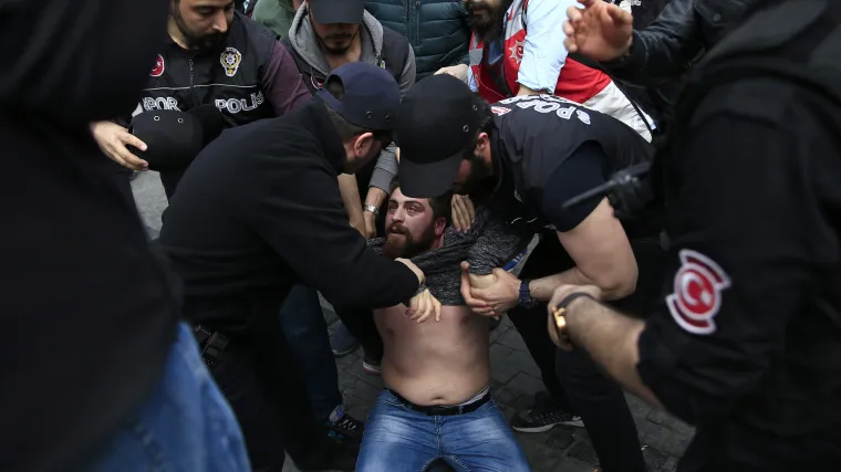 Policija u Istanbulu suzavcem rastjerala prvosvibanjski prosvjed