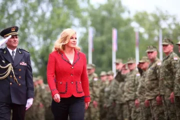 'PREDSJEDNICE, MOŽE KOMENTAR?': Kolindu novinari pitali o krizi Vlade, ona ih potpuno ignorirala