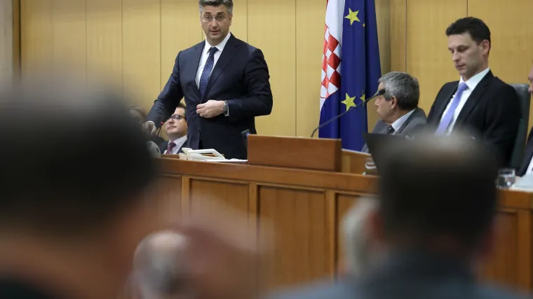 Plenković se s ministrima vratio u Sabor, Grbin garantira da će se svih 77 ruku pojaviti u Saboru