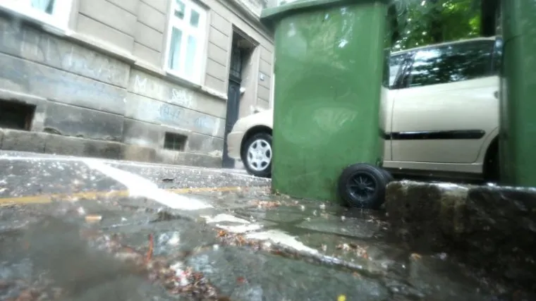 Novi detalji jezivog slučaja: obdukcija pokazala da je pored kante za smeće pronađen fetus, a ne beba