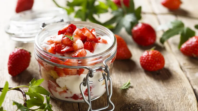 Za slatko poslijepodne: brz i zdrav desert od jagoda i svježeg sira