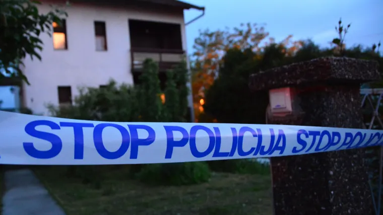 U obiteljskoj kući u Slavonskom Brodu pronađen leš muškarca s ozljedama