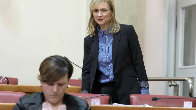 Birači okrenuli leđa Bruni Esih: 'Ti si moralna nula! Pokazala si da te se lako može kupiti!'