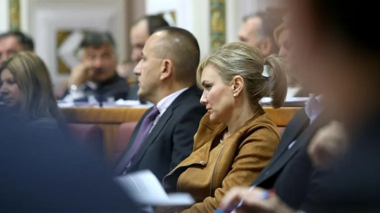 'Curice, pokazala si da si jo&scaron; jedna koju je lako kupiti'