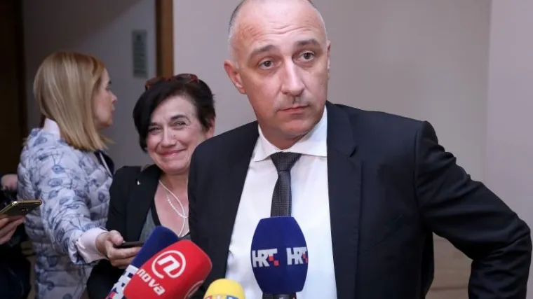 Vrdoljak objavio: 'Krenuli smo s opozivom Vlade, skupljamo potpise'