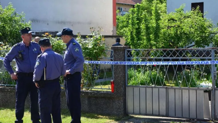 Muškarcu pronađenom u kući razbili glavu te ga izboli nožem
