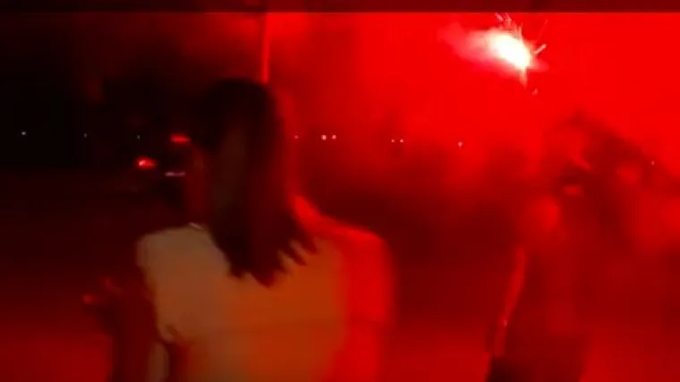 Mostovci Petrov i Grmoja dočekani kao heroji, klicali im, palili baklje...