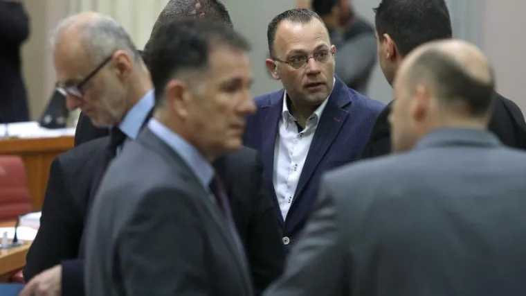 'Nismo imali pojma o Hasanbegovićevoj odluci... Hoćemo li ga odmah izbaciti? Pa nije HDZ prijeki sud'