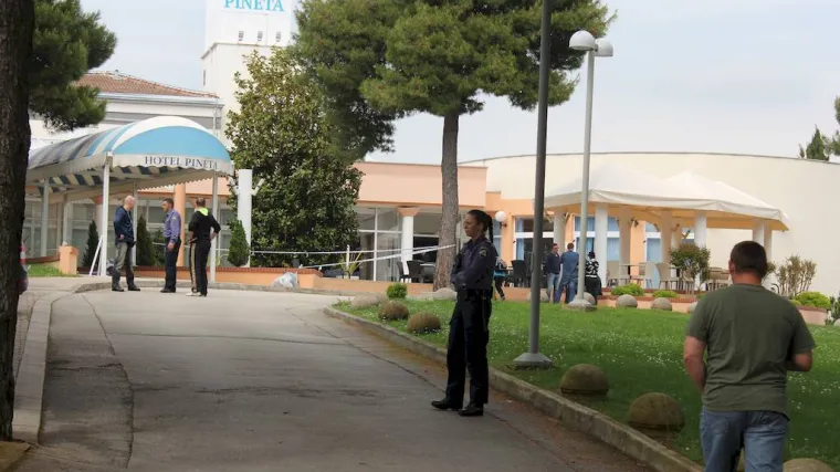 PUCNJAVA U VRSARU: Ispred hotela pucao u bivšu djevojku i njezinog dečka, policija traga za odbjeglim napadačem