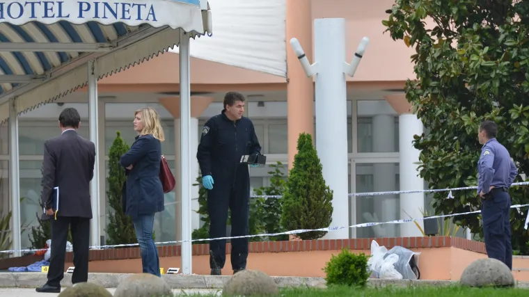 Pucnjava pred hotelom u Vrsaru: napadač pucao u bivšu djevojku i njenog dečka