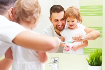 Kada i kako početi prati dječje zube i s kakvim pastama i četkicama