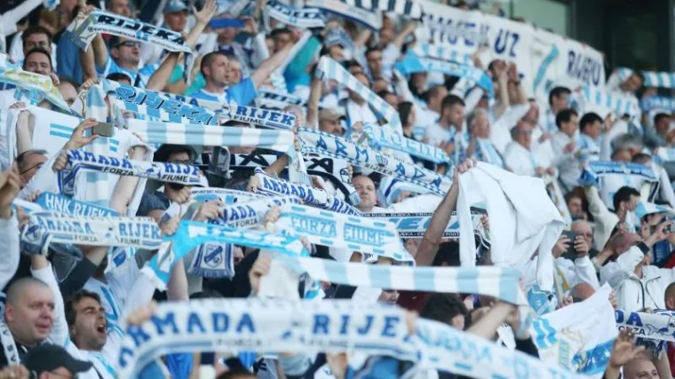 Ulaznice za derbi razgrabljene, navijači se okupili tri sata prije početka prodaje