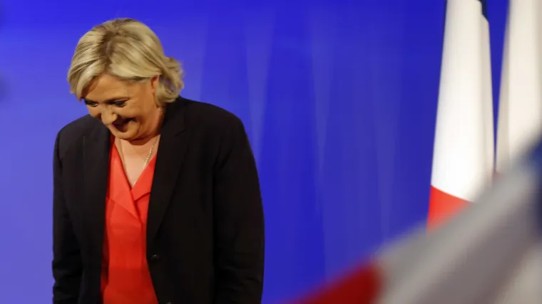 Novi hit na Twitteru: Marine Le Pen ple&scaron;e na Marseljezu i Britney Spears