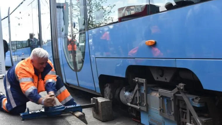ZET-ova 'četvorka' iskočila iz tračnica na Savskom mostu