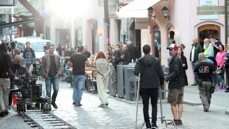 SVI SU GLEDALI U NJIH: Atraktivne djevojke privukle pozornost prolaznika na snimanju u centru Zagreba