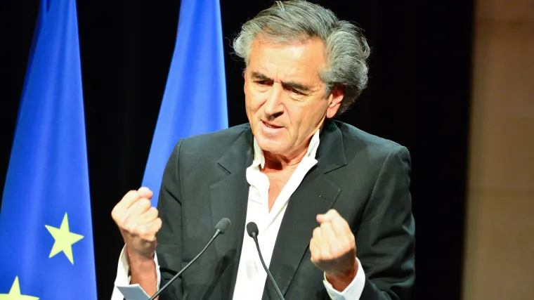 Gađali ga i vikali mu 'Ubojico': francuski filozof napadnut u Beogradu