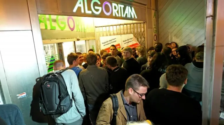 Algoritmove knjižare pred stečajem: spa&scaron;ava se knjižarska infrastruktura