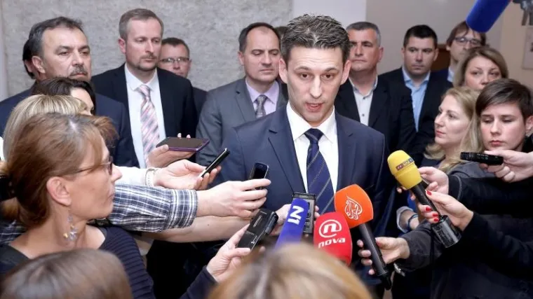 'Štiti kriminal u Agrokoru... Drago nam je da smo javnosti pokazali koji je to moralni glib'