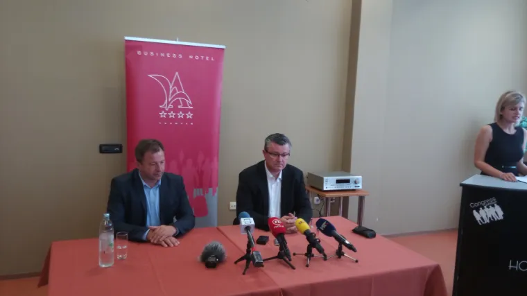 Biv&scaron;i premijer vratio se na političku scenu: Ore&scaron;ković podržao Mostovog kandidata