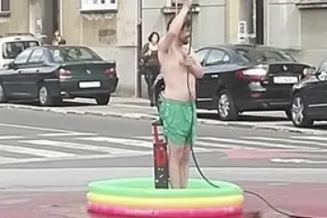 Muškarac se usred Zagreba tuširao u dječjem bazenčiću