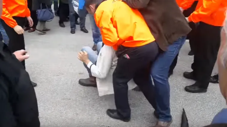 Na Bleiburgu napadnut novinar: za&scaron;titari mu oteli kameru jer je snimao incident