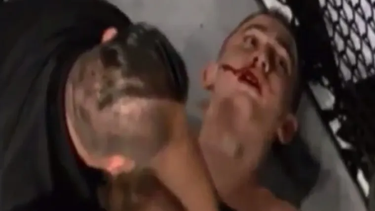 Pred vama je nokaut godine! Iz okreta ga opalio laktom i poslao u svijet snova