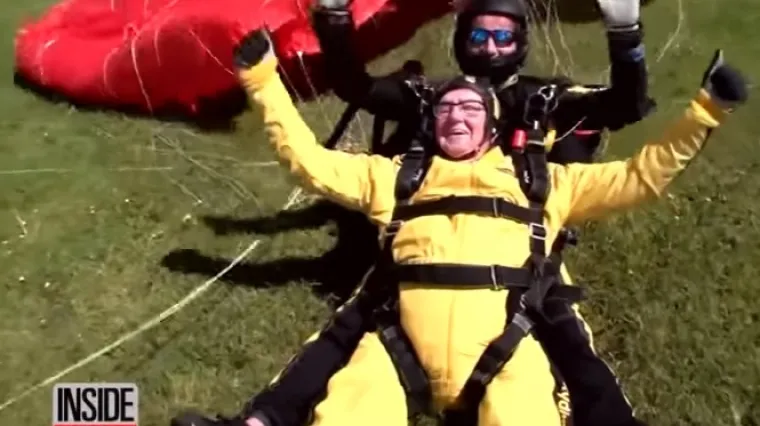 Neustra&scaron;ivi ratni veteran oborio svjetski rekord u skoku padobranom