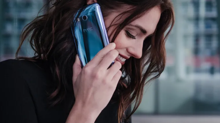 Prvi pametni telefon s osjetljivim rubom krasi i najbolja kamera ikad