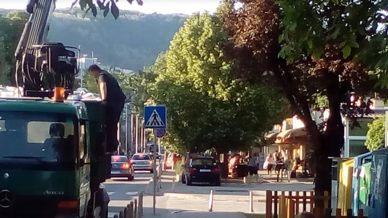 Vi&scaron;e cvijeća, jo&scaron; vi&scaron;e smeća? 'Badava vi, mi odvajamo smeće, zbogom zdravoj pameti'