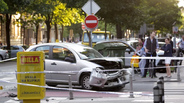 Teška nesreća u centru Zagreba: u sudaru automobila ozlijeđene dvije pješakinje