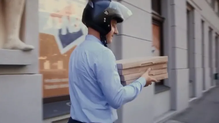 Zamjenom uloga do glasača: Vrdoljak na jedan dan postao dostavljač pizza