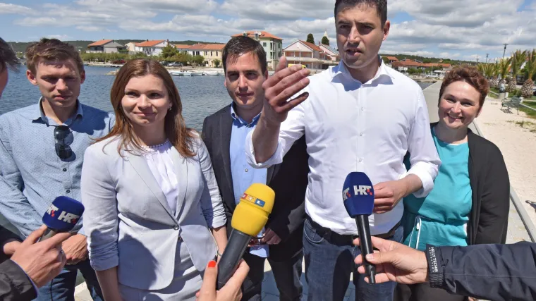 Bernardić: 'Ekonomija nam je u rasulu, a premijer i predsjednica se bave Thompsonom'