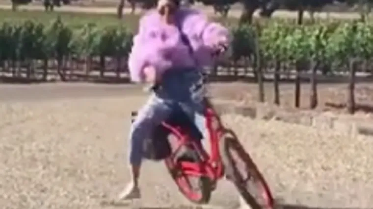 Kendall Jenner pokazala kako vozi bicikl, ruga joj se 4 i pol milijuna ljudi