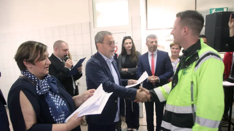 Točno prije izbora: Bandić u Holdingu podijelio 256 ugovora za rad za stalno