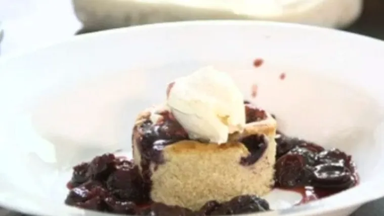 Mirisni kolač s trešnjama i mascarpone sirom