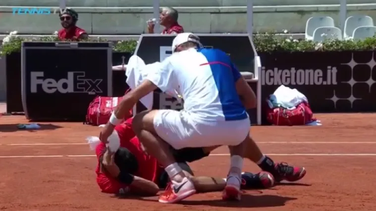 Teniski 'nokaut': Kubot pogodio servisom u glavu svog partnera u paru