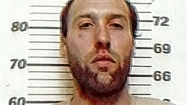 Otac iz pakla: sina i kćer držao u improviziranom drvenom kavezu