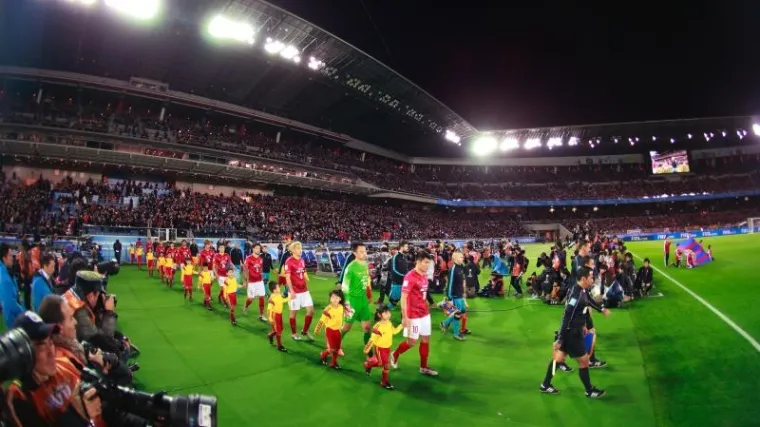 Nogomet Kini, kinima nogomet