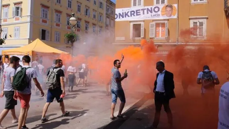 Maturanti klicali kandidatu za gradonačelnika Rijeke usred televizijskog intervjua