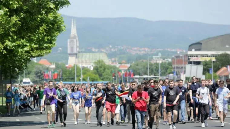 Policija privela tri osobe, a hitna morala intervenirati 13 puta